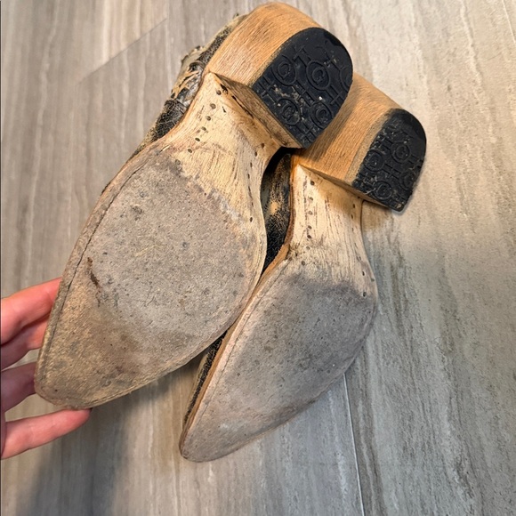 Circle G corral distressed leather heeled booties size 8 womens - Picture 4 of 4